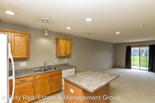 Building Photo - 626 S Pointe Ct SW