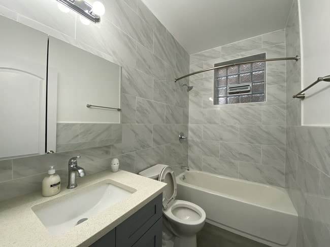 Bathroom - 2932 S Normal Ave