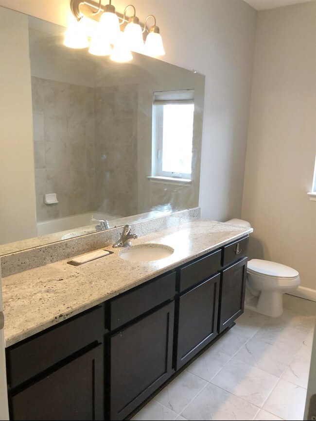 Foto del edificio - 5520 Arbor Chase Dr