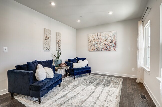 Building Photo - 11100 Wheeler Ridge Dr