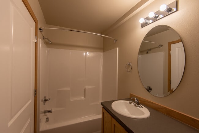 Building Photo - 107 Evergreen Dr