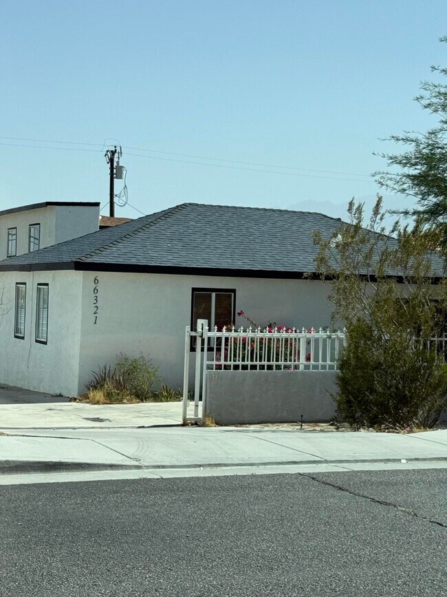 Foto del edificio - 66321 Buena Vista Ave