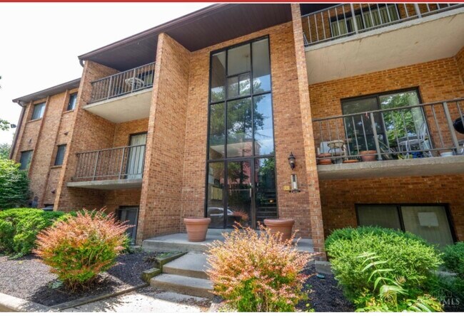 Building Photo - 518 Riddle Rd