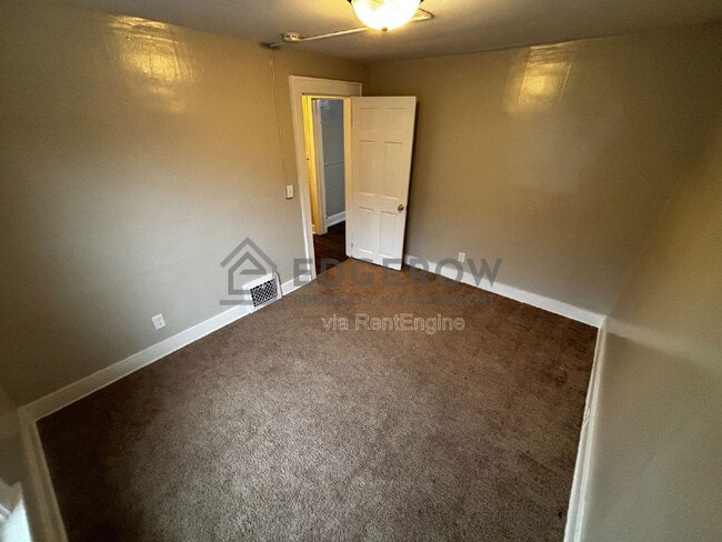 Foto del edificio - 1263 College Ave NE