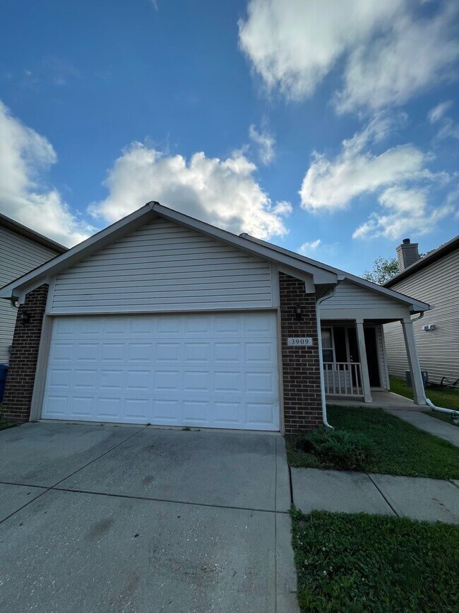 Building Photo - 3909 Candle Berry Dr