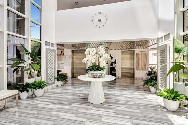 Building Photo - 3901 S Flagler Dr