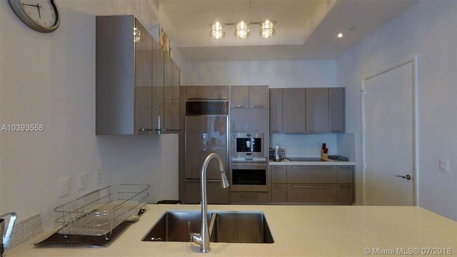 Building Photo - 15901 Collins Ave
