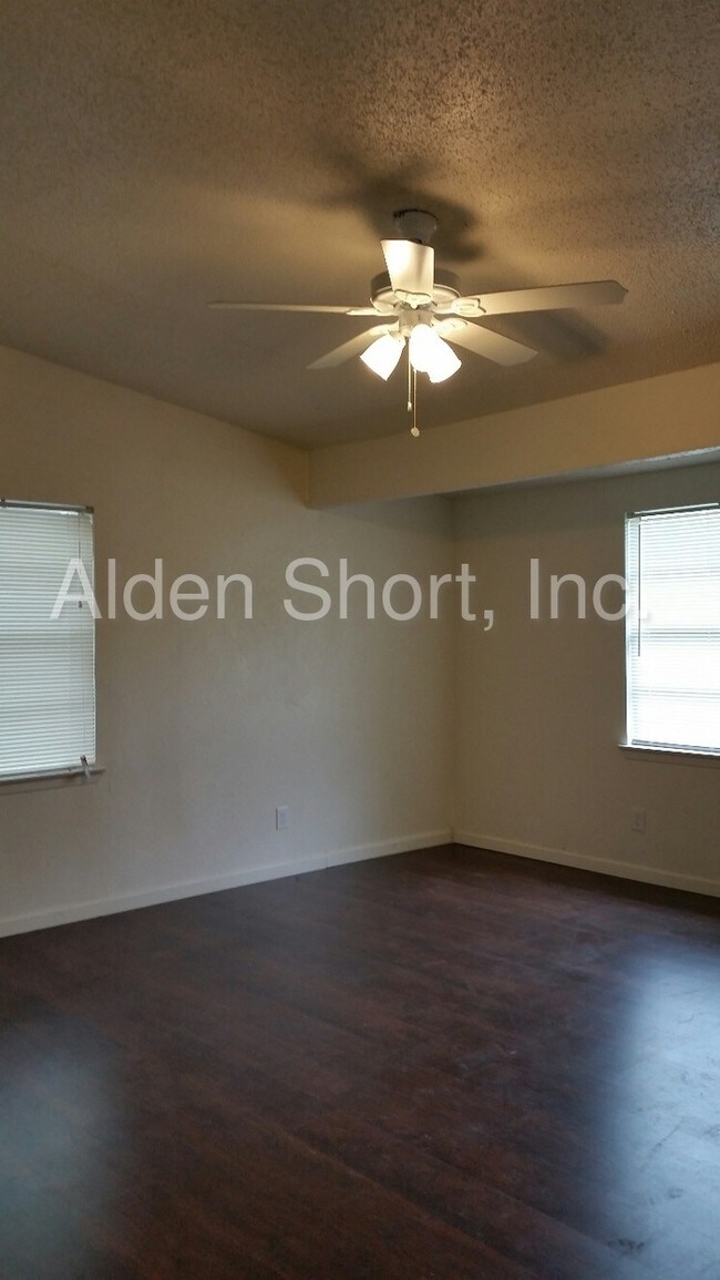 Building Photo - 316 Crest Hill Dr