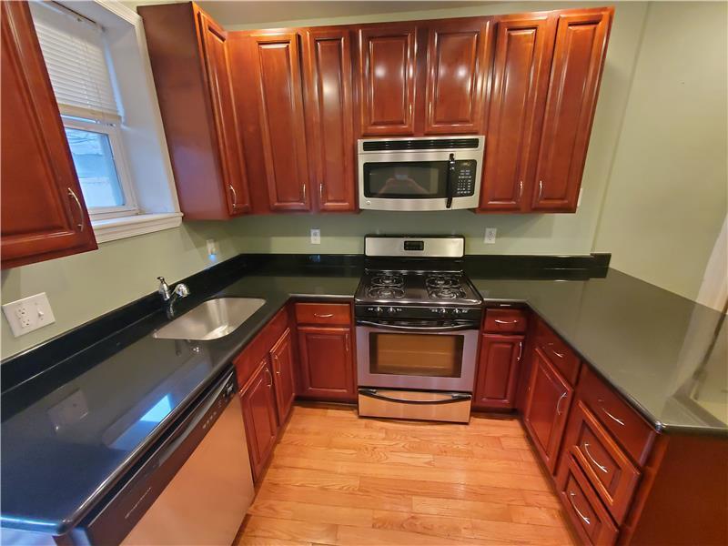Primary Photo - 2437 S Darien St