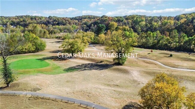 Foto del edificio - 645 Sugar Creek Rd