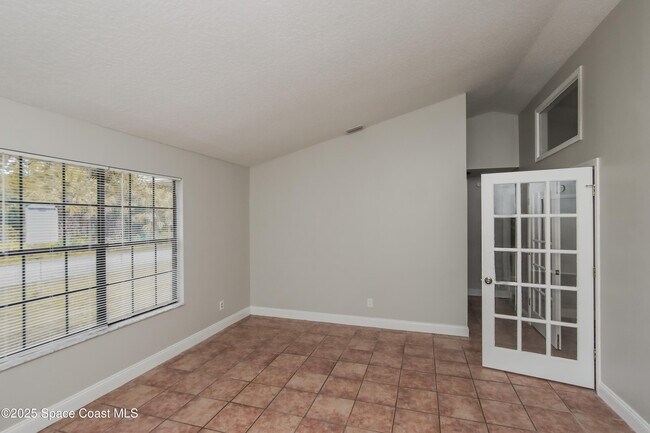 Building Photo - 180 Hurtig Ave NW