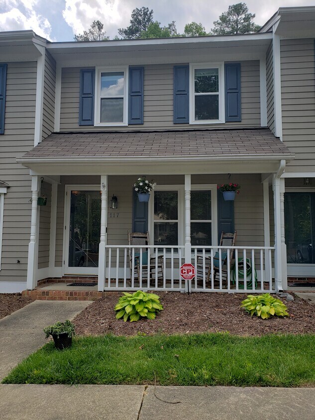 Foto principal - 117 Forest Oaks Dr