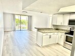 Foto principal - 8373 Lake Dr