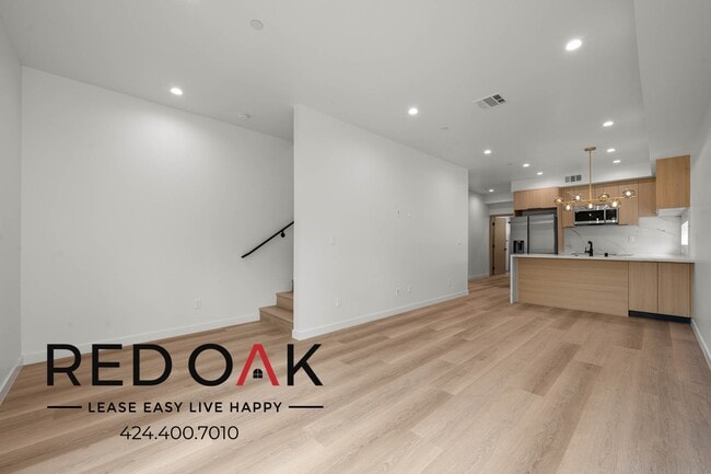 Building Photo - 2001 Vista Del Mar Ave