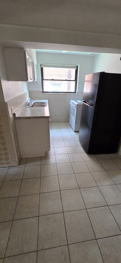 Primary Photo - 7115 Eastlawn Dr