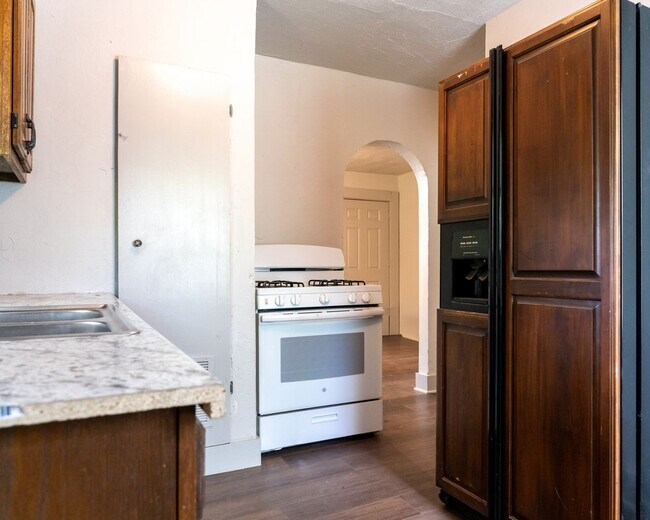 Building Photo - CHECK OUT this 3 bedroom in OKC! - FULLY R...