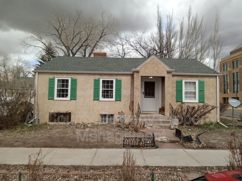 Primary Photo - 819 E Lewis St