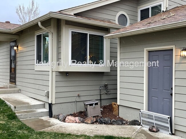 Building Photo - 475 E Chiswick Cir