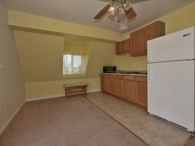 Building Photo - 6653 Garner Pl