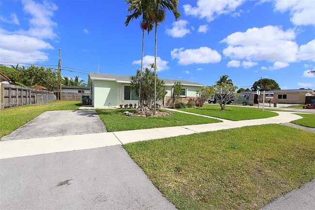 Building Photo - 6203 SW 108th Pl