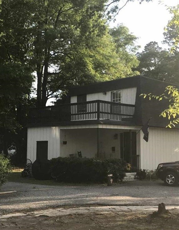 Foto del edificio - 1664 Pineland Ave