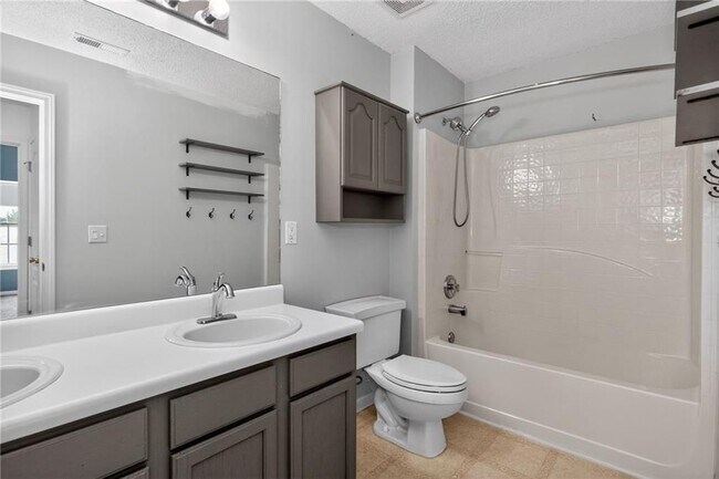 Building Photo - 304 Fox Overlook