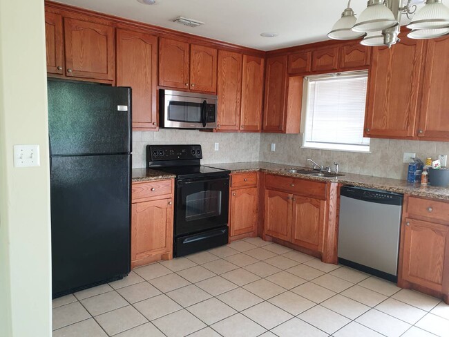 Building Photo - 1906 Horsetail Fls