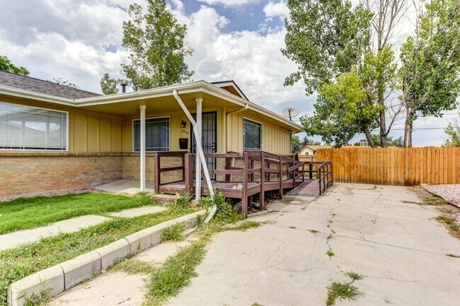 Building Photo - 3873-3883 West 89th Way