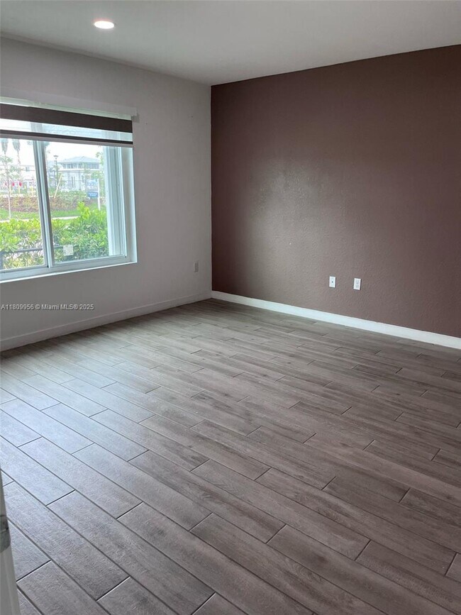 Foto del edificio - 648 NE 5th Way