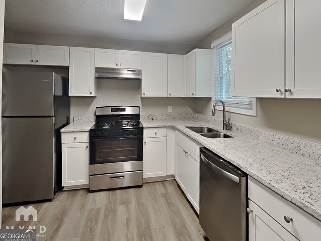 Building Photo - 406 Blair Villa Dr SE