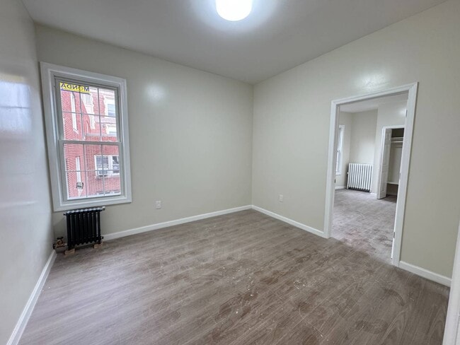 Building Photo - 250 E 207th St