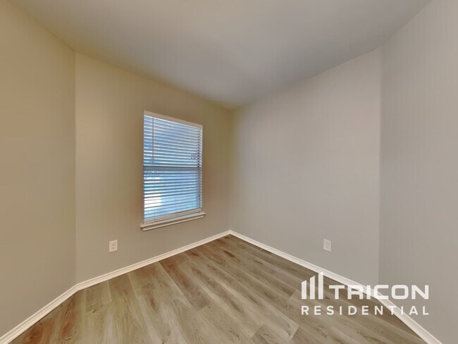 Foto del edificio - 5750 Deertail Creek