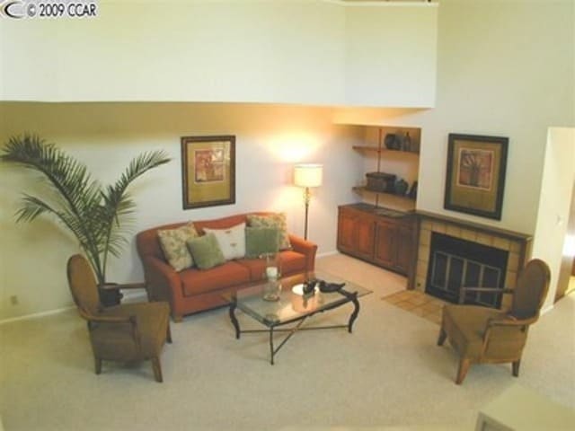 Building Photo - Carroll Ranch 3 bedroom 2.5 Bath Townhouse