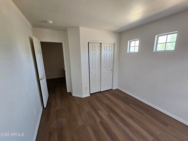 Foto del edificio - 10809 W Edgemont Ave