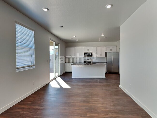 Foto del edificio - 2140 W Alicia Drive