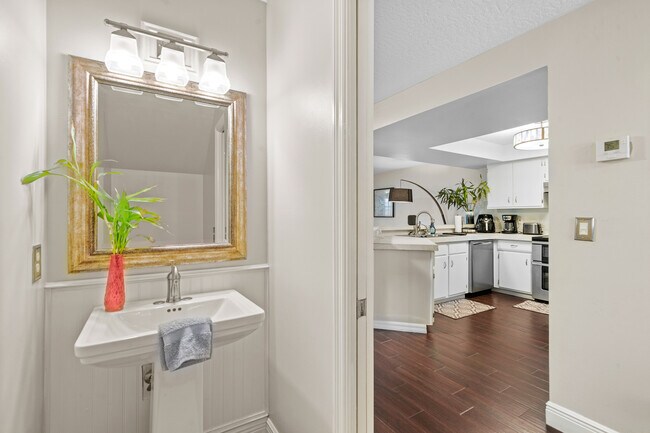 Foto del edificio - 2436 Carriage Ct