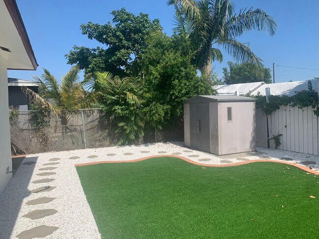 Foto del edificio - 12252 Academy Way