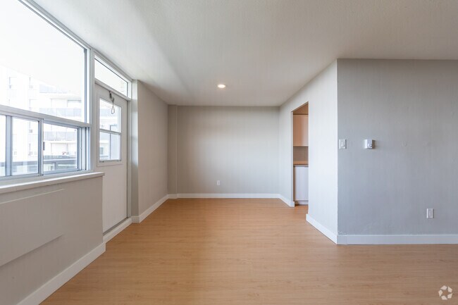 2 chambres, 1 salle de bain - Salle à manger - 1577 Lawrence Avenue West
