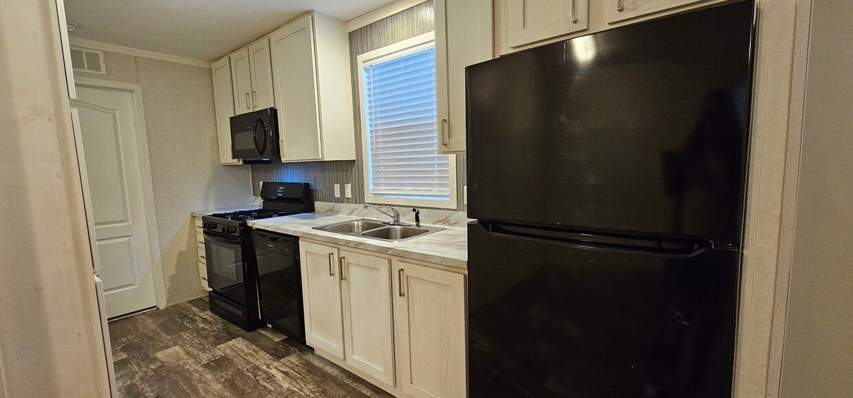 Primary Photo - 120 Mulberry