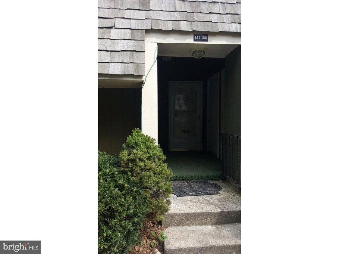 25 S Church Rd Unit 141, Maple Shade, NJ 08052 Room for Rent in Maple