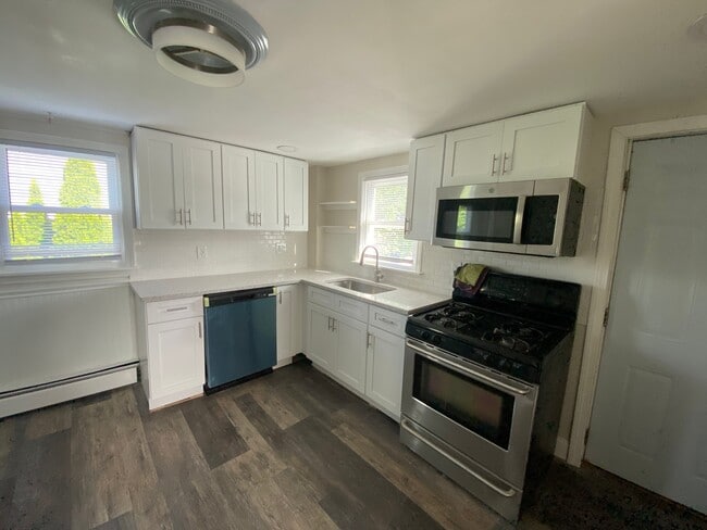 Building Photo - 159 Tangent St