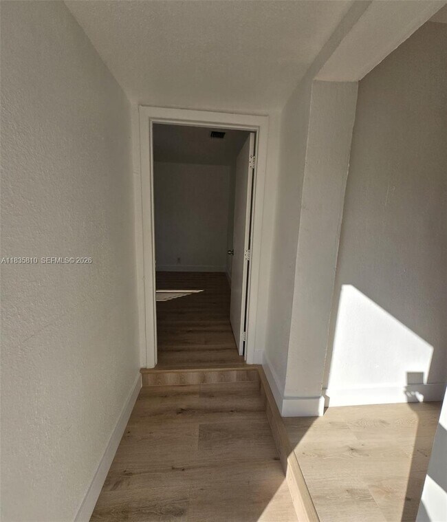 Foto del edificio - 1905 SW 11th St