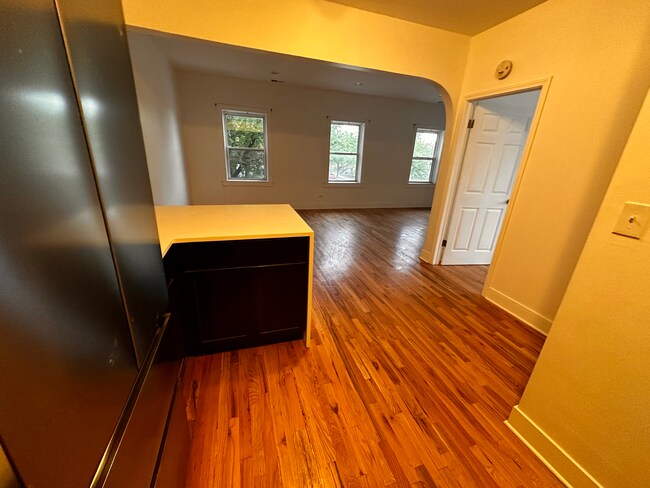 kitchen - 3457 S Prairie Ave