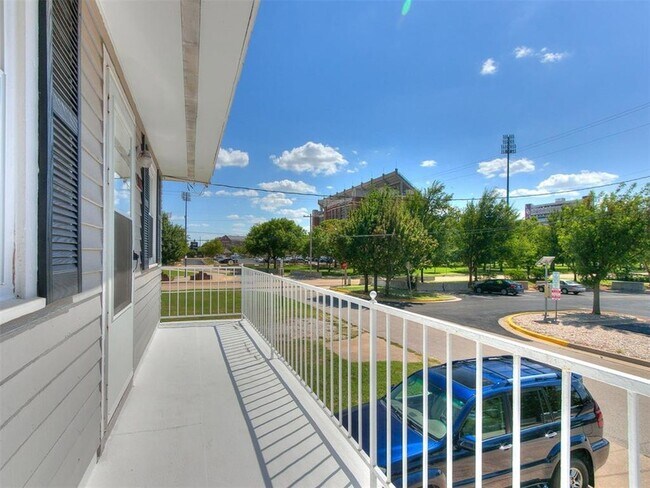 Foto del edificio - 1223 Monnett Ave