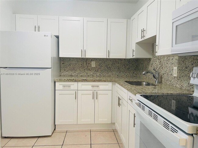 Building Photo - 9440 Fontainebleau Blvd
