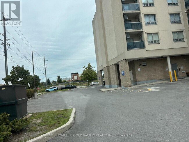 Photo du bâtiment - 160 Wellington St E