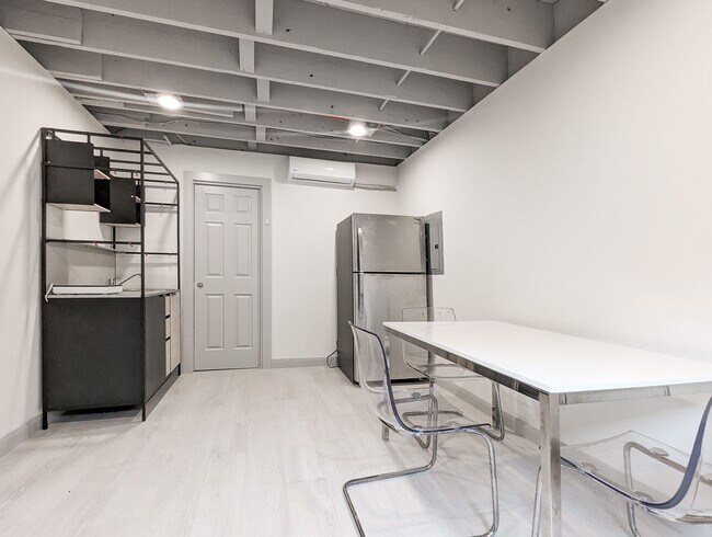 Foto del edificio - 2306 Addison Rd