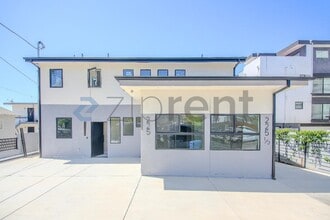 Building Photo - Unit 1/2