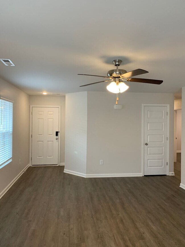 Building Photo - *Pre-leasing* Three Bedroom | Two Bathroom...