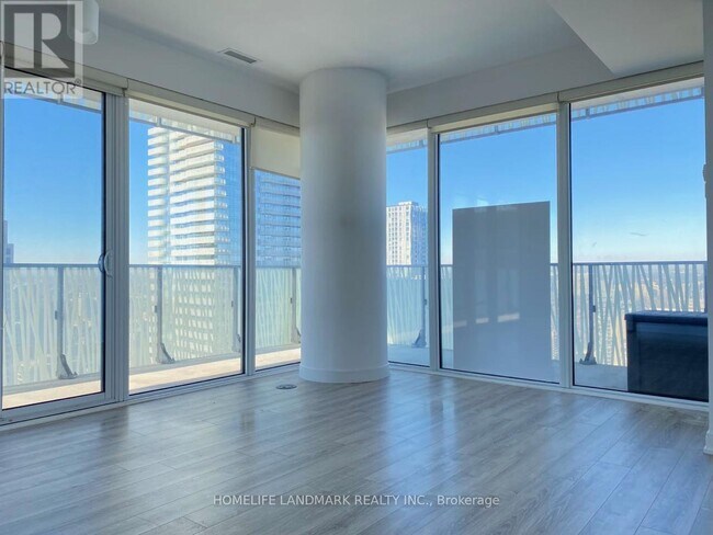 Photo du bâtiment - 42 Charles St E